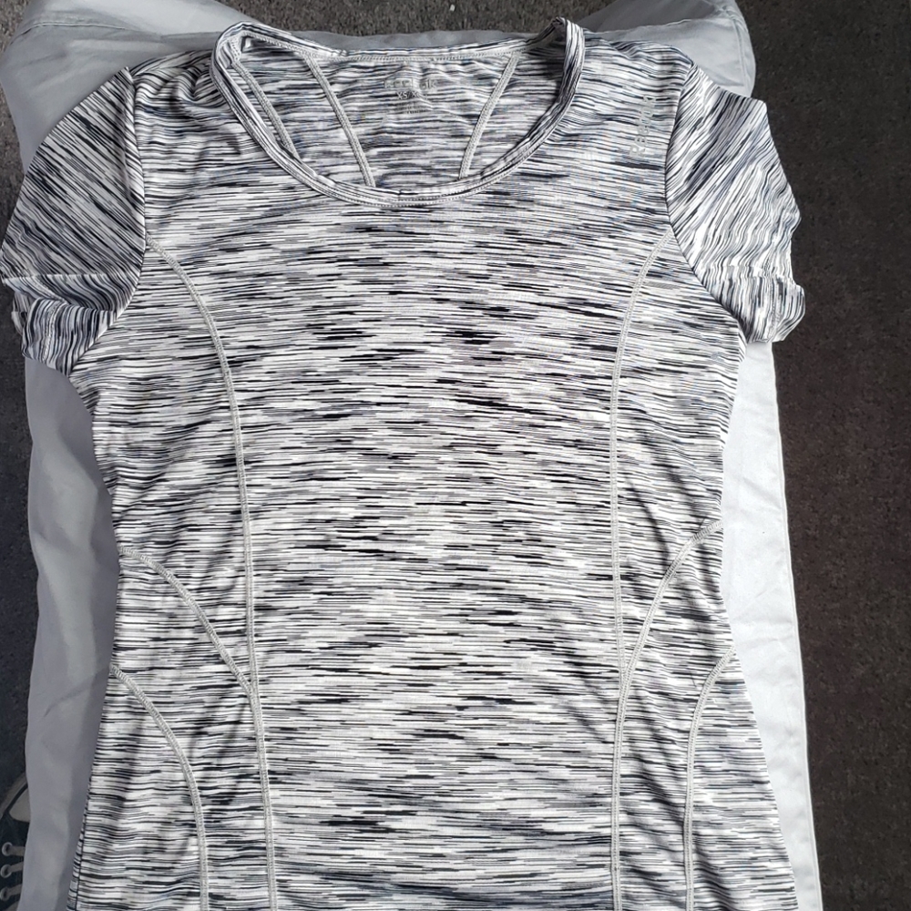 Reebok short sleeve work out shirt